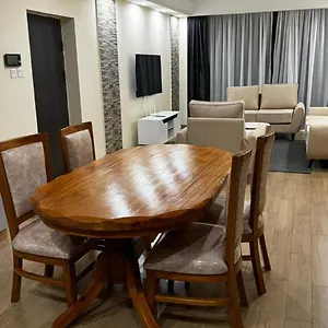 Elegantly Furnished Two Bedroom With Modern Finishes Swimming Pool Gym And Stunning Scenic Views Apartman