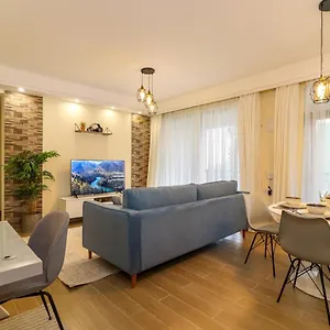 Modern Living Two Bedroom With Heated Swimming Pool Well Equipped Gym Ample Parking Space Children Playing Ground And A Relaxing Rooftop With Breathtaking Scenic Views Lägenhet *