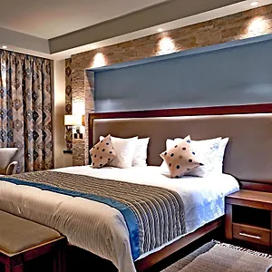 Magna And 4* Nairobi