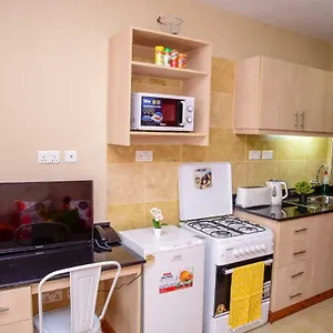 Pit-stop Nairobi: Located Near Airport & Tourist Circuit